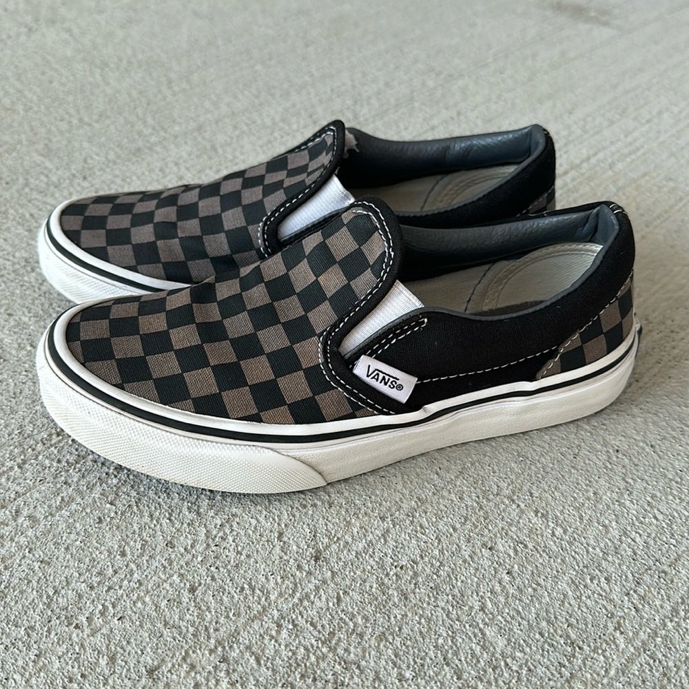 Boys slip on VANS size 2 little kids